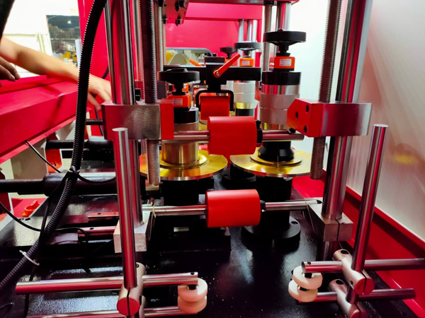 Máy ghép cầu cho nhôm cầu cách nhiệt CNC